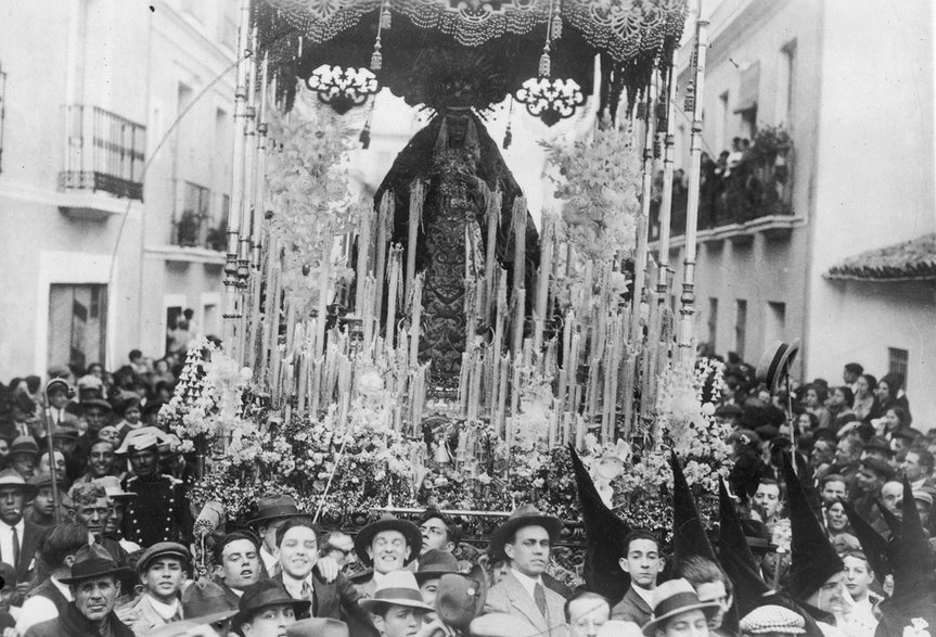 Obchody świąt Wielkanocy w Sewilli w 1925 r.