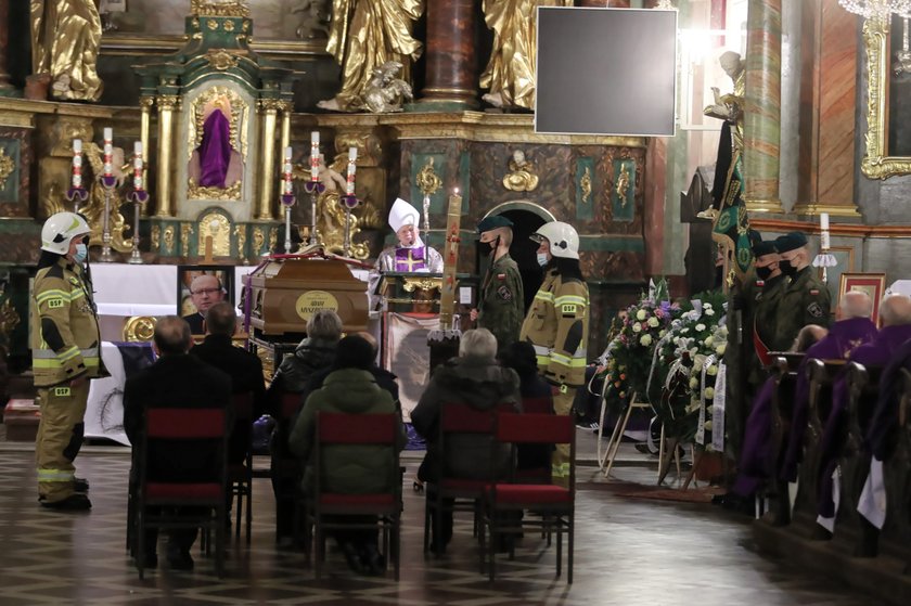 Żegnają księdza zakatowanego przez kościelnego.