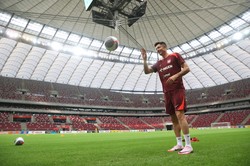 Robert Lewandowski nie podpisał koszulki. Zobacz, dlaczego odmówił kibicowi
