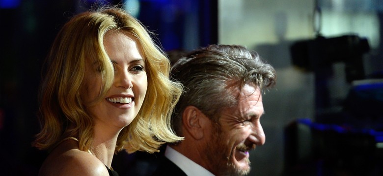 Sean Penn i Charlize Theron zakochani na premierze "The Gunman: Odkupienie" [ZDJĘCIA]