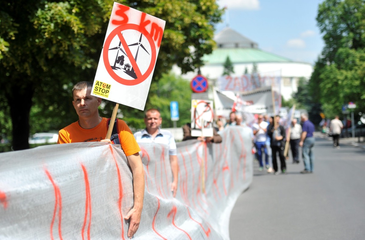 Protest przeciwników elektrowni wiatrowych
