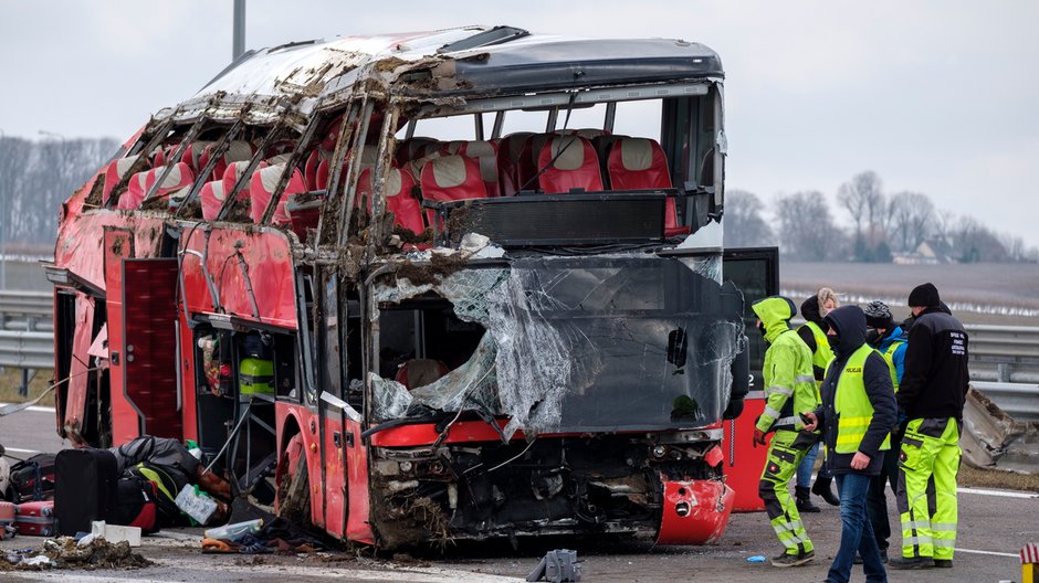 Wypadek autokaru na autostradzie A4 w pobliżu Jarosławia. Marzec 2021