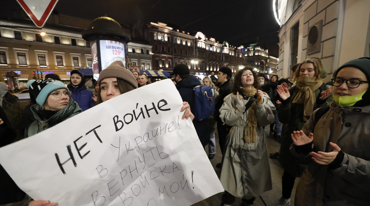 Oroszok tüntetnek a háború ellen /Fotó: MTI/EPA/ANATOLY MALTSEV