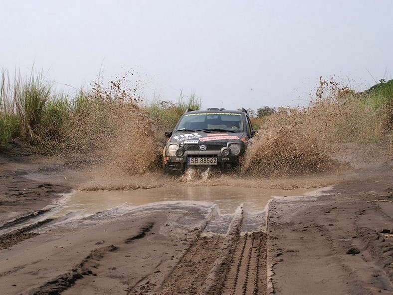 Wyprawa Fiatem Panda Cross 4x4 dookoła Afryki na półmetku