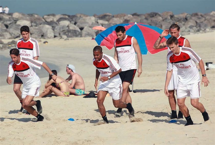 AC Milan trenuje na plaży w Dubaju