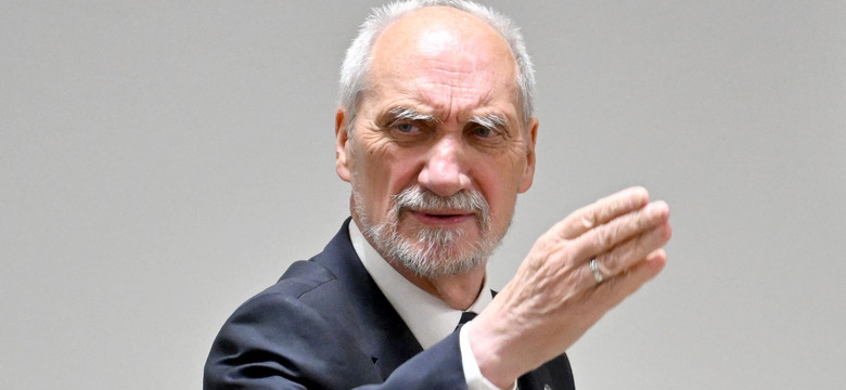 Antoni Macierewicz nie ustępuje. "Komisja będzie funkcjonowała do końca"