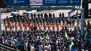 Argentyna protestuje. Strajki przeciwko polityce prezydenta Javiera Mileia