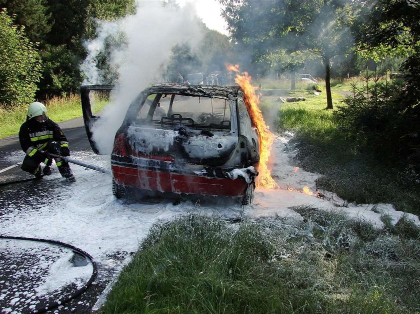 Jej auto stanęło w ogniu! Twoje też może kiedyś wybuchnąć!