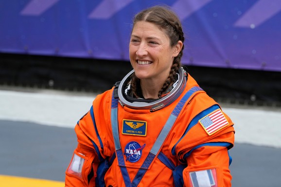 Astronautkinja Kristina je putovala oko Meseca, a sada je pokazala šta se desilo njenom telu nakon 10 dana u svemiru: "Uticaj je RAZORAN"