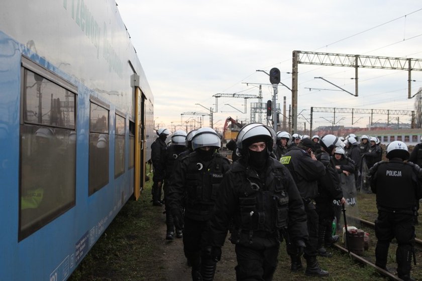 Policjanci ćwiczyli na poznańskim dworcu