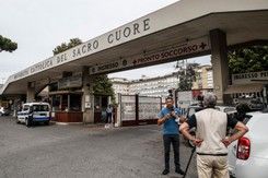 Papież Franciszek opuścił klinikę Gemelli