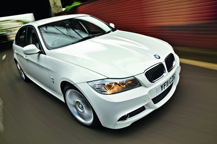 BMW serii 3 - w rankingu na 2012 rok opublikowanym przez brytyjski magazyn 'News Fleet' bemka zajęła pierwsze miejsce wśród samochodów osobowych. Bawarskie auto także w zestawieniu z 2011 zajmowało najwyższe podium