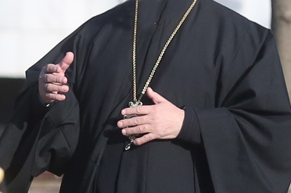(FOTO) "BRATE, POZOVI, KAŽI: 'JA SAM'" Sveštenik iz Knjaževca očajan zbog meštana, po ko zna koji put mu uništavaju crkvu, a to nije jedini problem