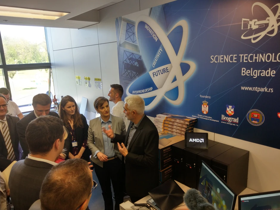 Saša je nedavno posetio i Naučno-tehnološki park gde je AMD dao donaciju