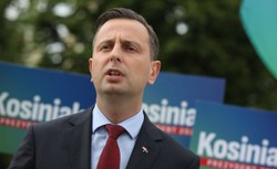 Kosiniak-Kamysz: Polska dyplomacja wstała z kolan i upadła na głowę