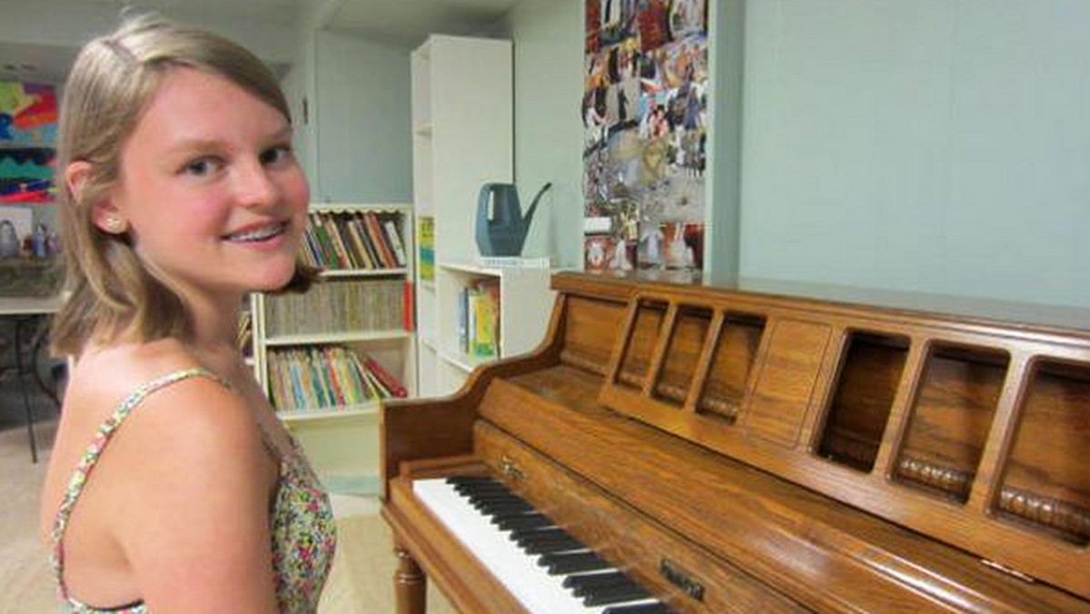 Alana Saarinen wydaje się być normalną nastolatką - lubi słuchać muzyki, spotykać się z przyjaciółmi i grać na pianinie. To tylko pozory. Szacuje się, że takich osób jak ona jest na świecie od 30 do 50. Alana ma troje biologicznych rodziców.