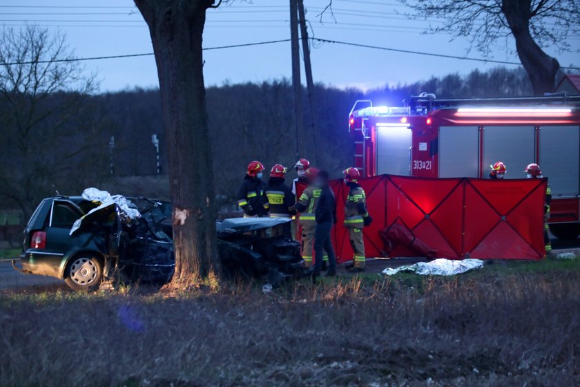 Tragedia w Dąbroszynie. Nie żyje dwóch młodych mężczyzn