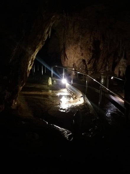 jaskinia nadal jest żywa – wszechobecna woda ciągle wpływa na kształt jaskini. Jest to proces bardzo powolny ale skuteczny.