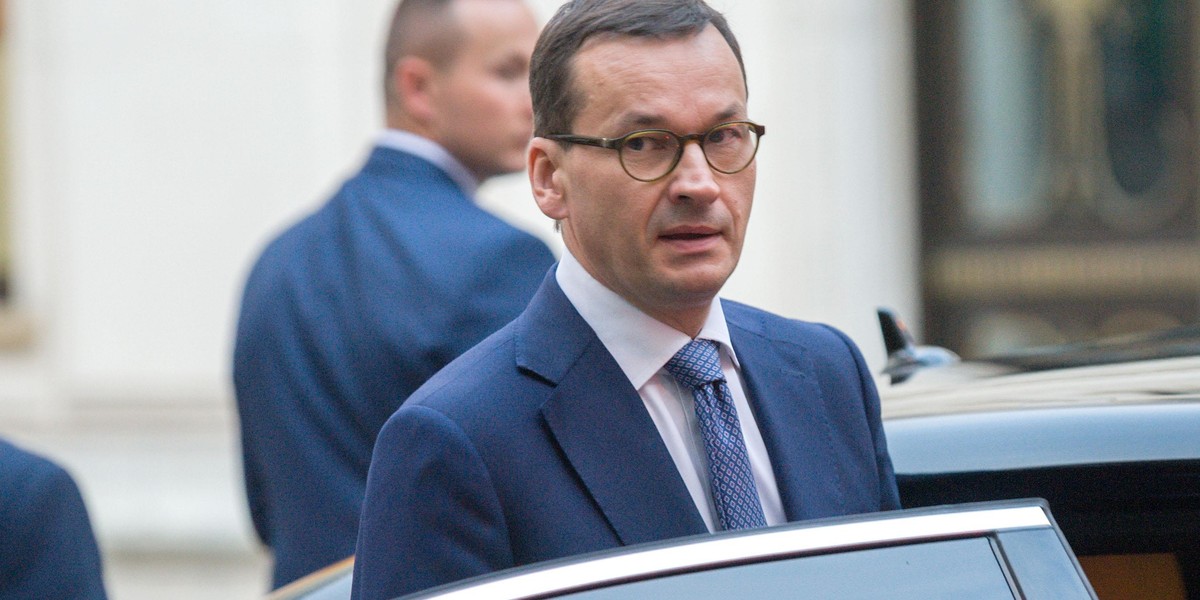 Morawiecki sprostował słowa o budowie dróg i mostów za Platformy