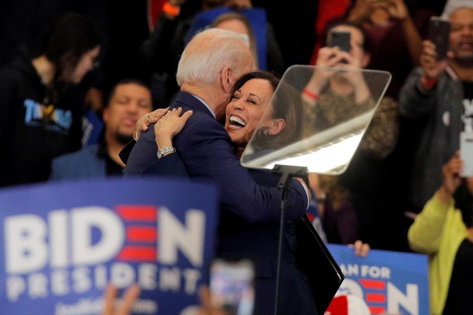 Kampania prezydencka Joe Bidena, Detroit w stanie Michigan, marzec 2020 r. Na zdjęciu z senator Kamalą Harris, jedną spośród sześciu kandydatek na stanowisko wiceprezydenta.