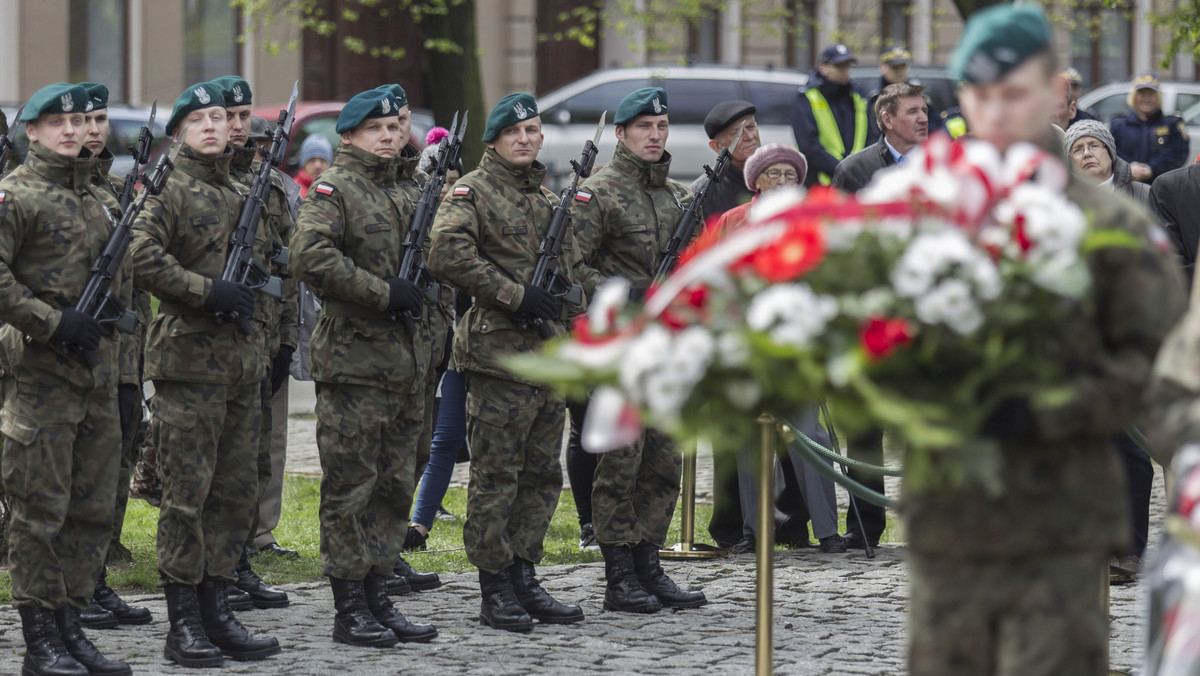 Kilkaset osób, w tym przedstawiciele kilkunastu oddziałów Związku Sybiraków z całej Polski, uczestniczyło dziś we Wrocławiu w VI Marszu Pamięci Golgoty Wschodu. Wydarzenie jest hołdem dla Polaków, którzy zginęli w wyniku wywózek, mordów i katorżniczej pracy.