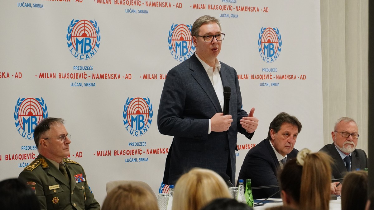 "Kupićemo najbolju opremu koja postoji u svetu", Vučić obišao fabriku MB Namenska u Lučanima: "Nikada se nećemo odreći većinskog vlasništva" (foto, video)