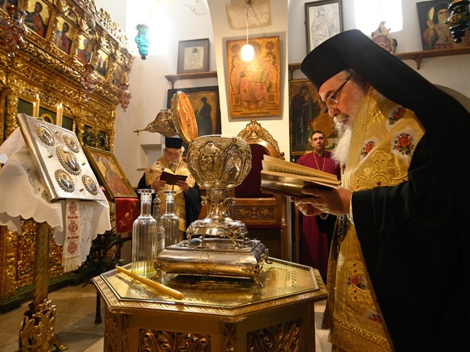 Ulje za krunisanje Čarlsa III stiže iz Jerusalima Patriarchate of Jerusalem and Buckingham Palace/ Avalon