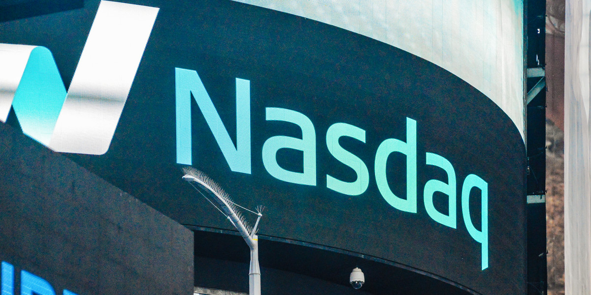 NASDAQ (skrót od National Association of Securities Dealers Automated Quotations) to nowojorska giełda papierów wartościowych działająca od 8 lutego 1971 roku. Jako pierwsza na świecie wdrożyła ona elektroniczny system obrotu akcjami