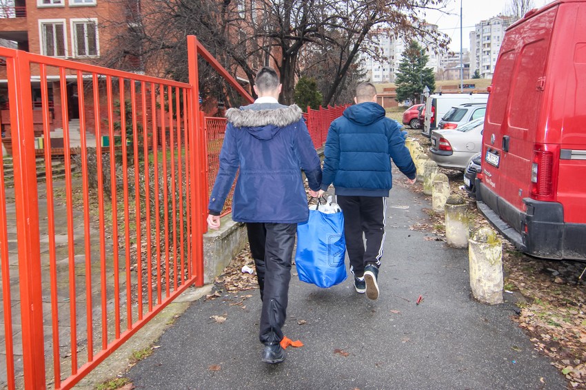 Dalibor sa paketom lopti