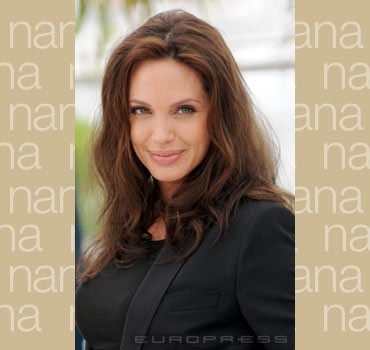 18522_35109-angelina-jolie-d0000C3369d21415878cb