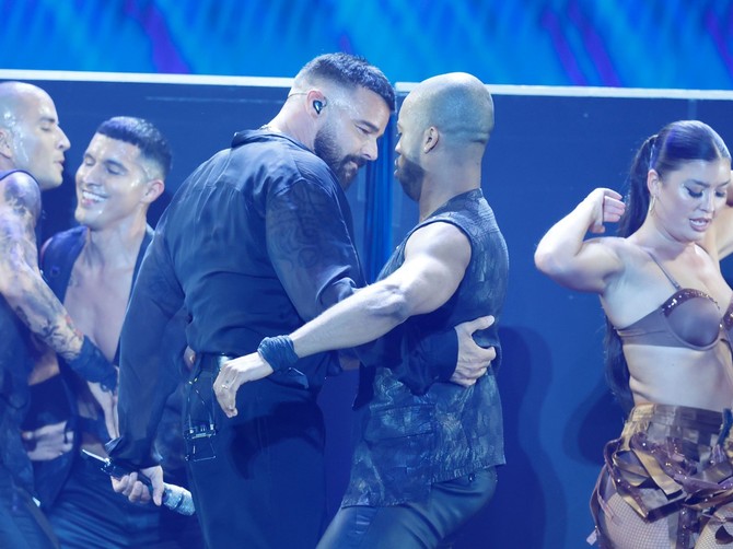 Riki Martin posle Oskara slučajno pokazao kako mu lice stvarno izgleda, pa šokirao