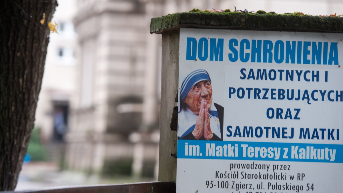 Łódzki wojewoda Zbigniew Rau podjął decyzję o zamknięciu Domu Schronienia przy ulicy Pułaskiej w Zgierzu. Do tego, na prowadzących nałożona zostanie kara pieniężna. Pensjonariusze, którzy pozostali w noclegowni w najbliższym czasie trafią do innych ośrodków.