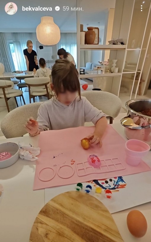 Nataša Bekvalac pokazala kako se u njenom domu farbaju jaja