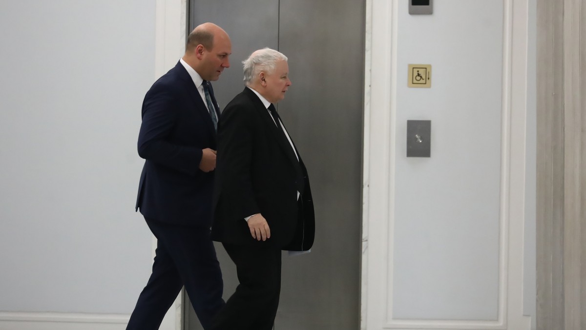 Prezes PiS Jarosław Kaczyński i minister ds. Unii Europejskiej Szymon Szynkowski vel Sęk