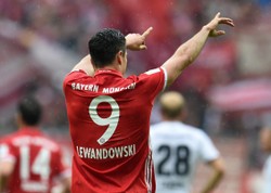 Liga niemiecka: Gol Lewandowskiego w meczu z FC Ingolstadt. Bayern liderem z kompletem punktów