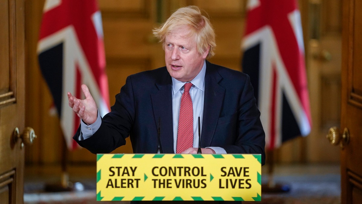 W ciągu trzech dni poziom aprobaty dla działań brytyjskiego premiera Borisa Johnsona spadł o 20 pkt proc. Po raz pierwszy od wybuchu epidemii koronawirusa Boris Johnson ma więc przeciwników niż zwolenników - wynika z opublikowanego sondażu ośrodka Savanta ComRes.