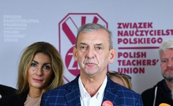 Nauczyciele rozbiją namioty w Warszawie. "Nie takiej edukacji oczekujemy"