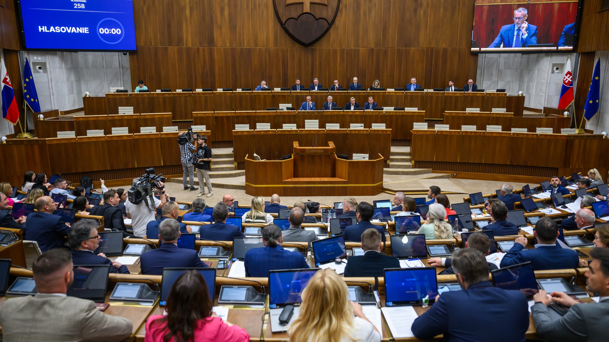 Poslanci v NR SR.