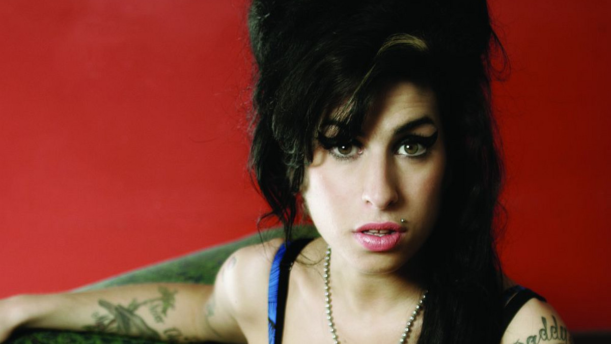 Powodem śmierci brytyjskiej piosenkarki Amy Winehouse było spożycie zbyt dużej ilości alkoholu - poinformowała w środę w Londynie koroner Suzanne Greenaway, przedstawiając wyniki śledztwa.