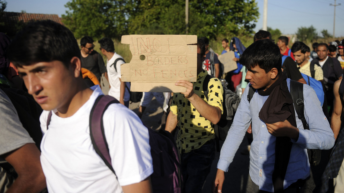 Od 5 lipca imigranci schwytani w promieniu 8 km od granicy Węgier są eskortowani na drugą stronę ogrodzenia granicznego