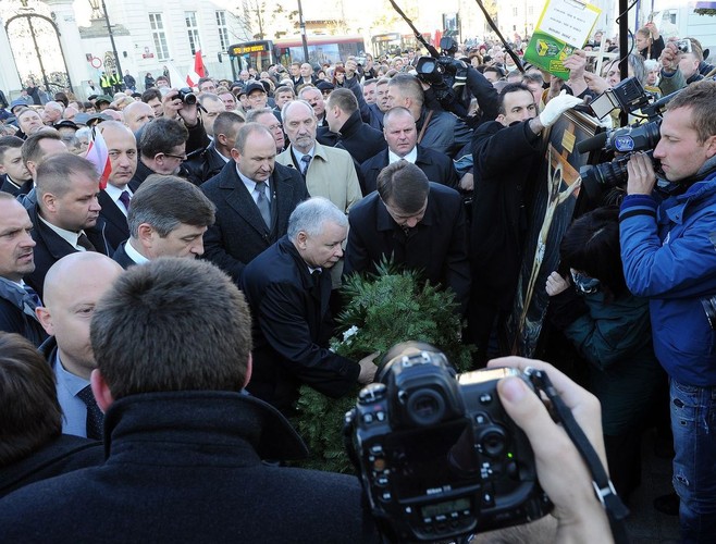 Prezes PiS uczcił ofiary katastrofy smoleńskiej