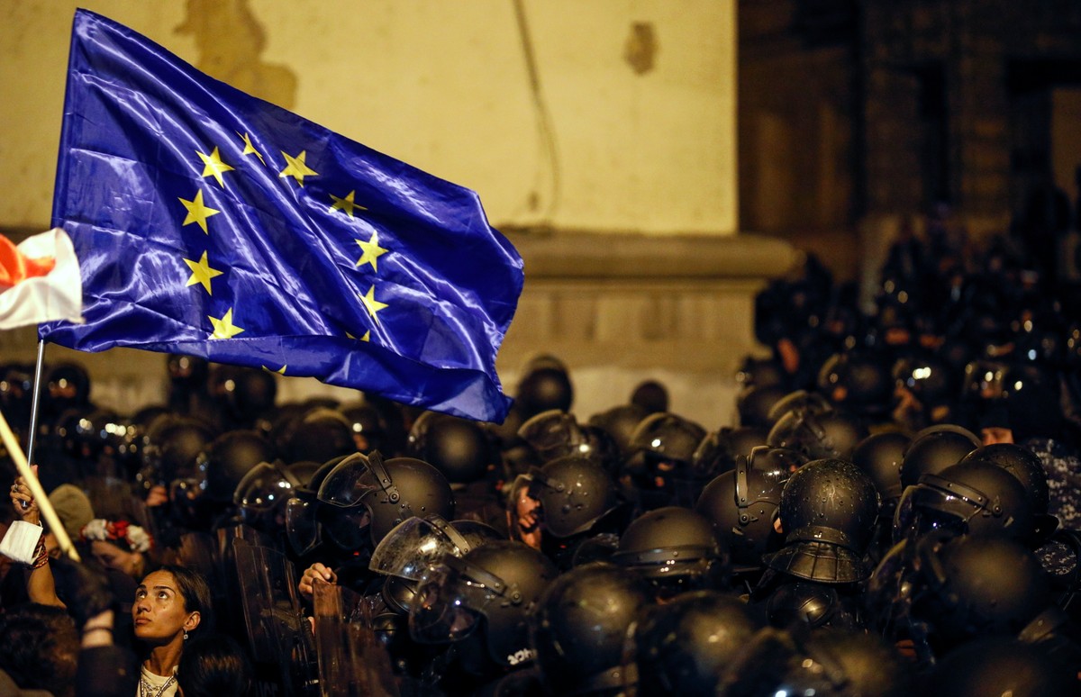 Protesty w Gruzji przeciwko ustawie o zagranicznych agentach