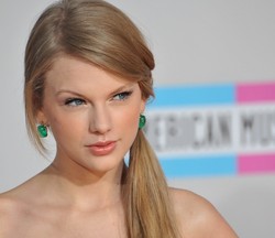 Taylor Swift o rozbieraniu: Dla mnie nagość nie jest ryzykowna, ale...