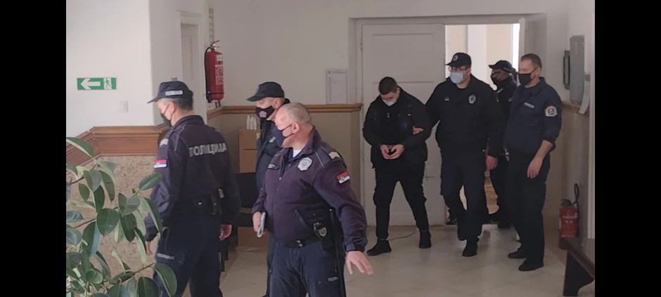 Policija odvodi Stamenkovića