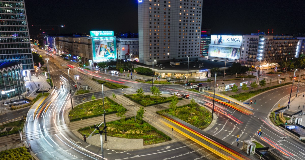 Sztuczna inteligencja w Warszawie pomoże komunikacji miejskiej i kierowcom