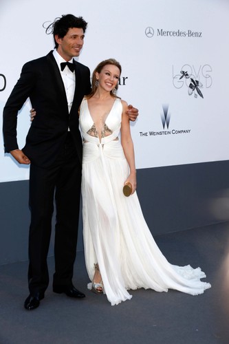 Kylie Minoque i Andres Velencoso