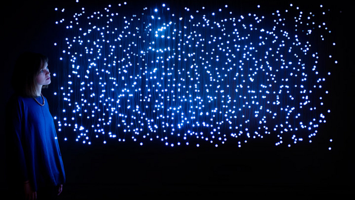 Londyńska wystawa "Light Show" jest doskonałym sposobem na ucieczkę od smutnej zimowej rzeczywistości. Odbądź podróż na promieniach światła w Hayward Gallery!