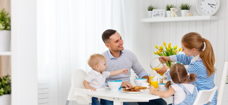 Wspólne jedzenie ma znaczenie! Oto, co daje rodzinne spożywanie posiłków