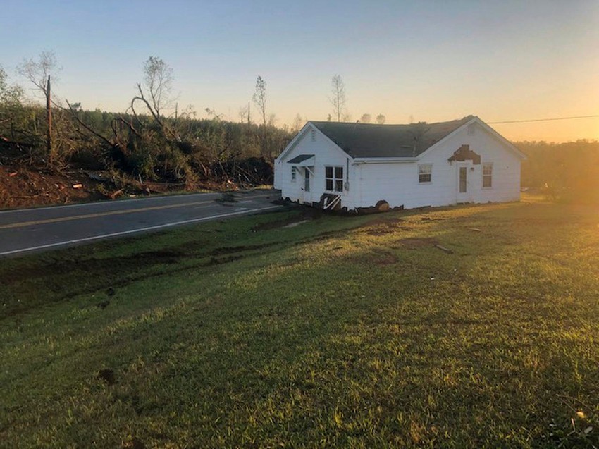 Kuća je čitava "sletela" na put