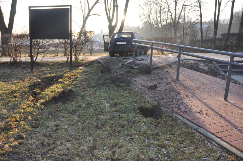 Chciał przejechać narzeczoną samochodem